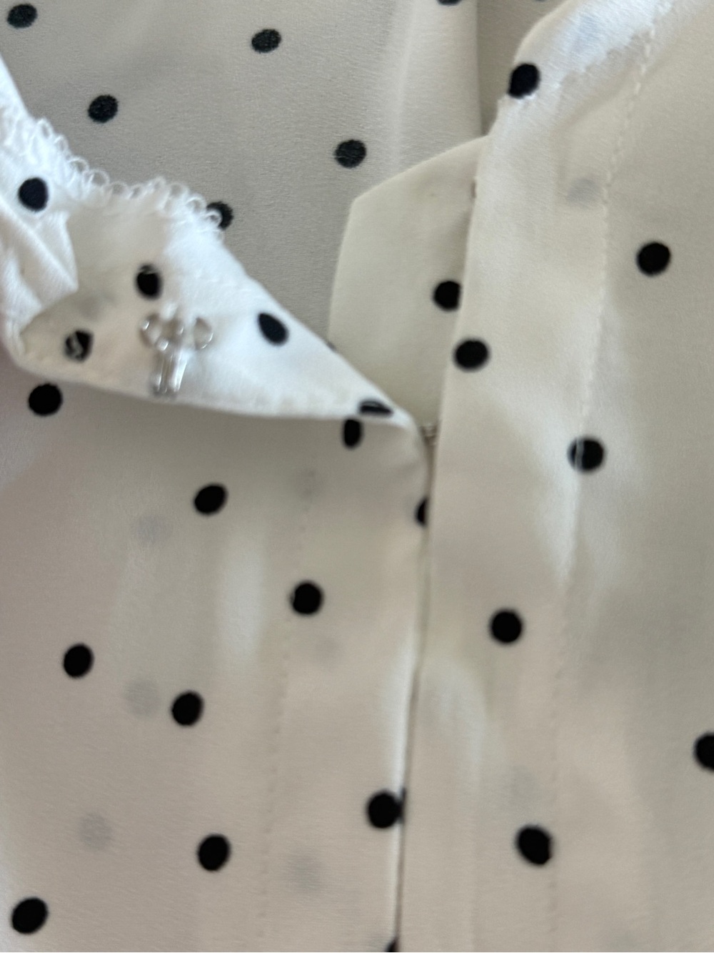 Torrid Blouse Harper Georgette Pullover Flutter Sleeve, Scribble Dot White NWOT - Picture 6 of 7